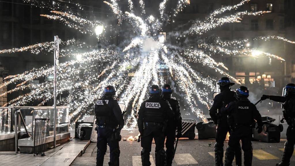 France-Police-Fireworks.jpeg